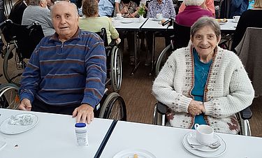 Gestärkt nach dem Gottesdienst: Anna Elisabeth Bauer und Erhard Schönberger. 
