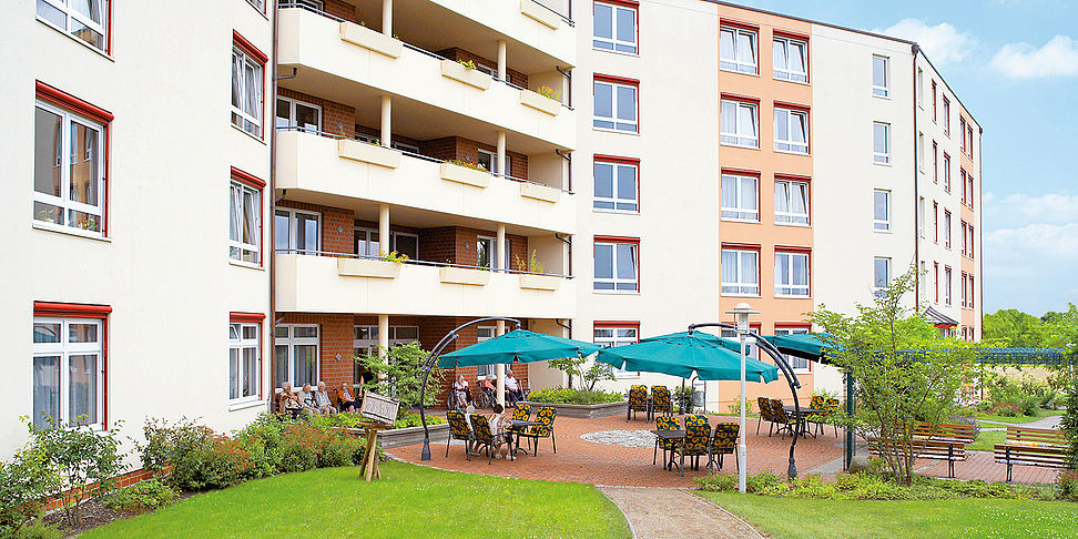 Frische Luft atmen auf der Terrasse des Pflegheims Stavenhagen