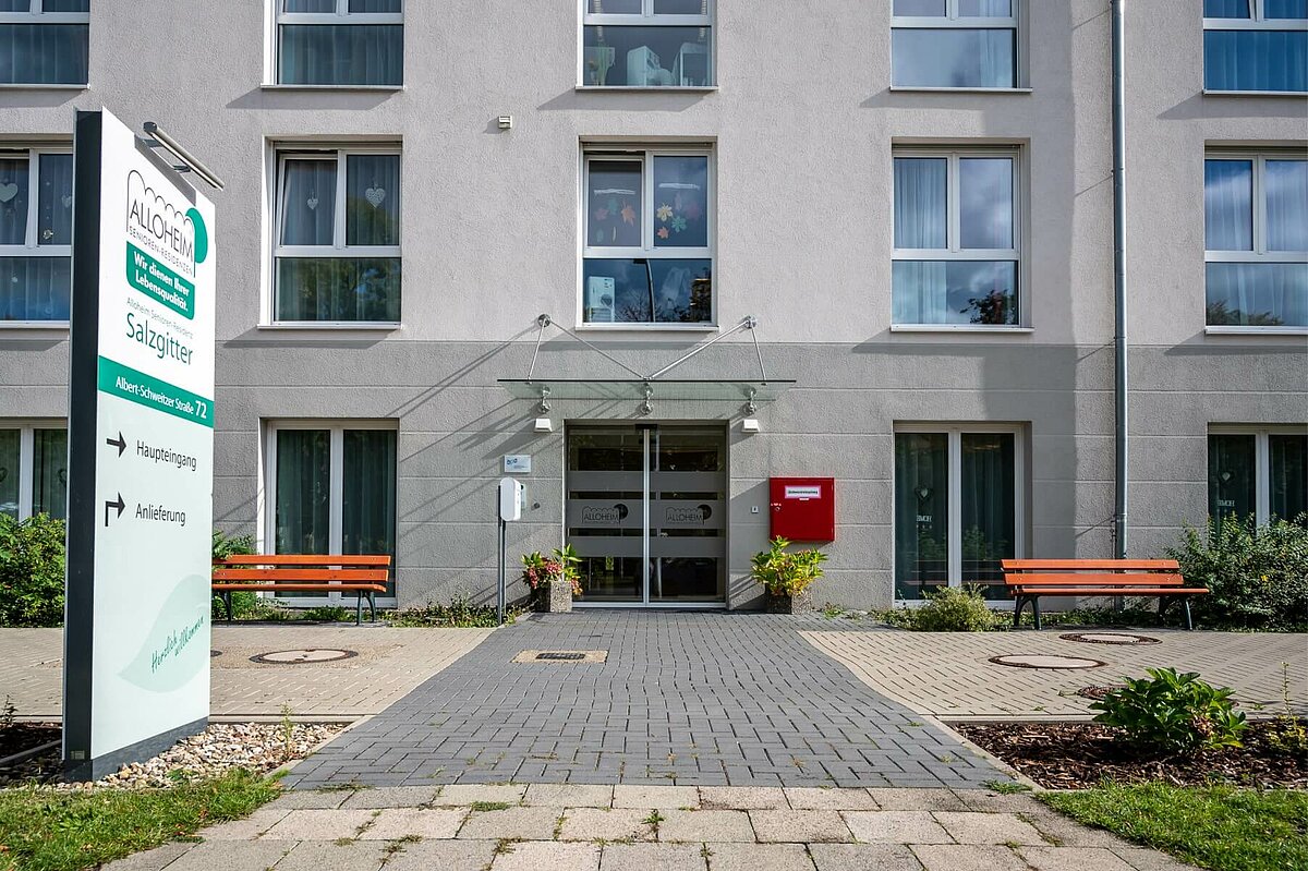 Eingang zur Alloheim Senioren-Residenz in Salzgitter / Lebenstedt