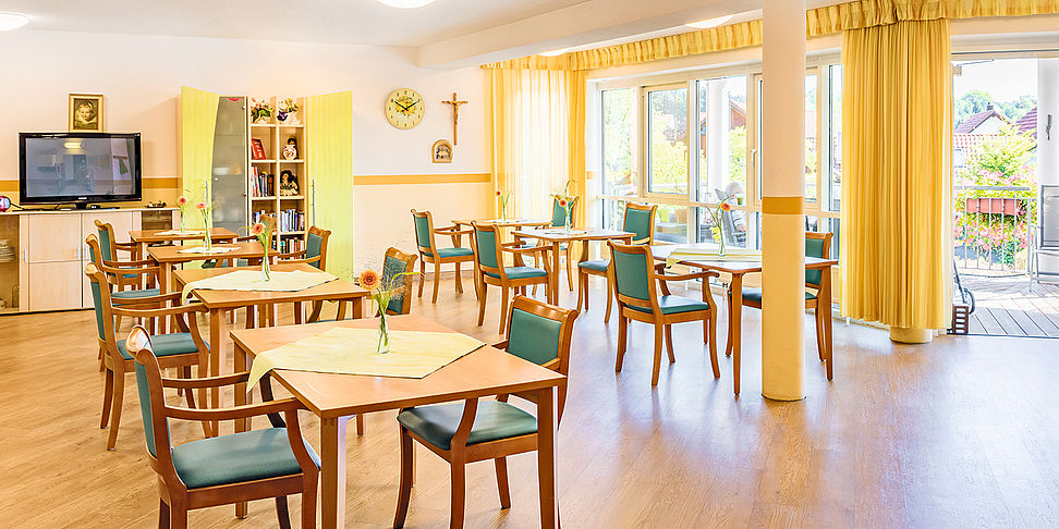 Der wohnliche Tagesraum im Pflegeheim Au