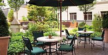 Die einladende Terrasse im Seniorenheim Oberursel