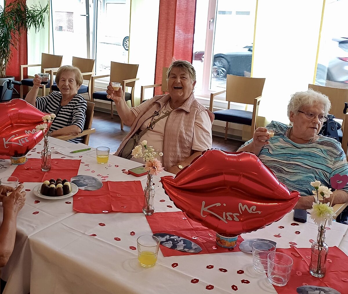 Frauenstammtisch, Alloheim