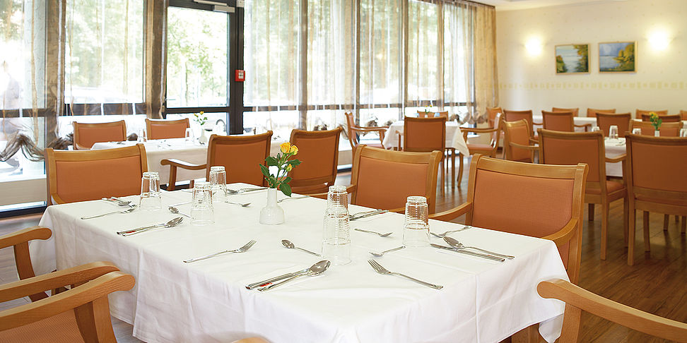 Das einladende und stilvolle Restaurant im Pflegeheim Potsdam