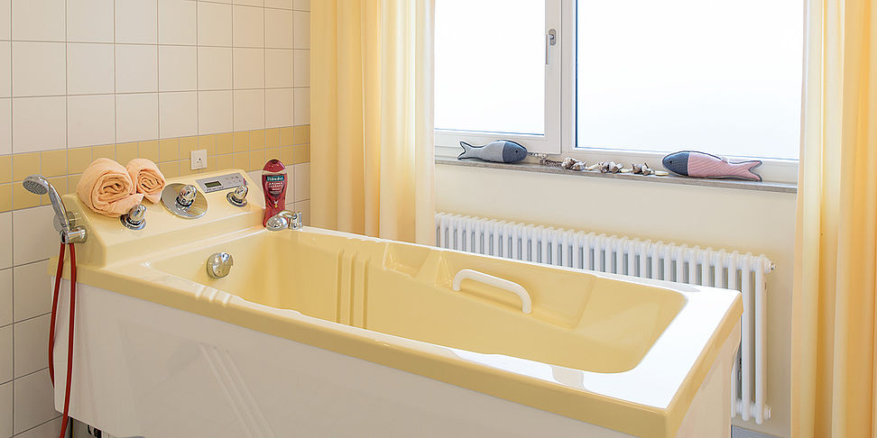 Modernes Pflegebad im Altenheim Kriftel