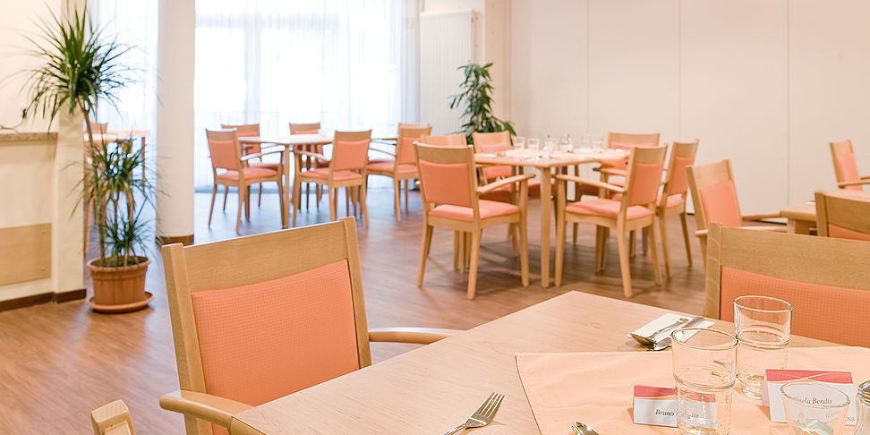 Das einladende und stilvolle Restaurant im Pflegeheim Hamburg-Billstedt