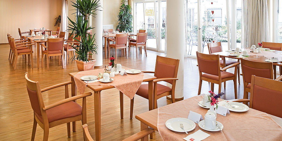 Das einladende und stilvolle Restaurant im Pflegeheim Vaihingen