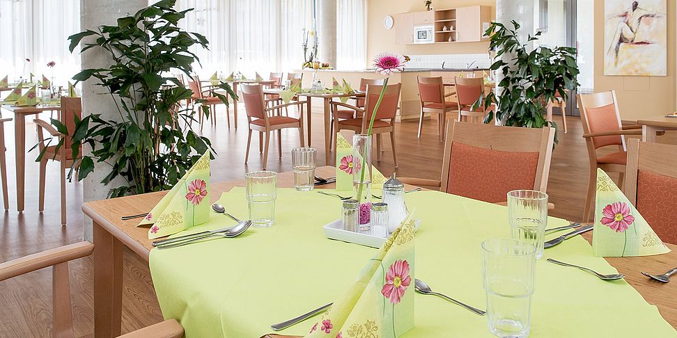 Das einladende und stilvolle Restaurant im Pflegeheim Kriftel