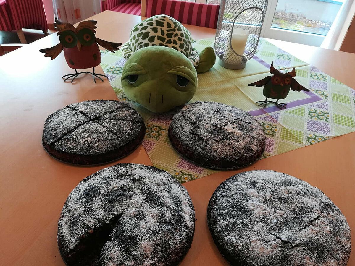 Fertig gebackene Kuchen von den Bewohnern des Pflegeheims in Rosbach