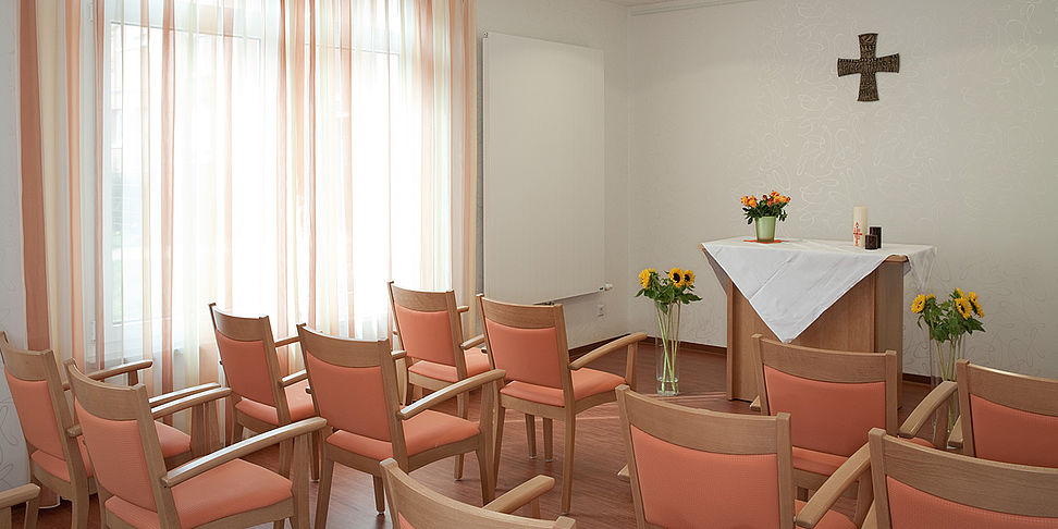 Das Pflegeheim Dreieich verfügt über einen Andachtsraum