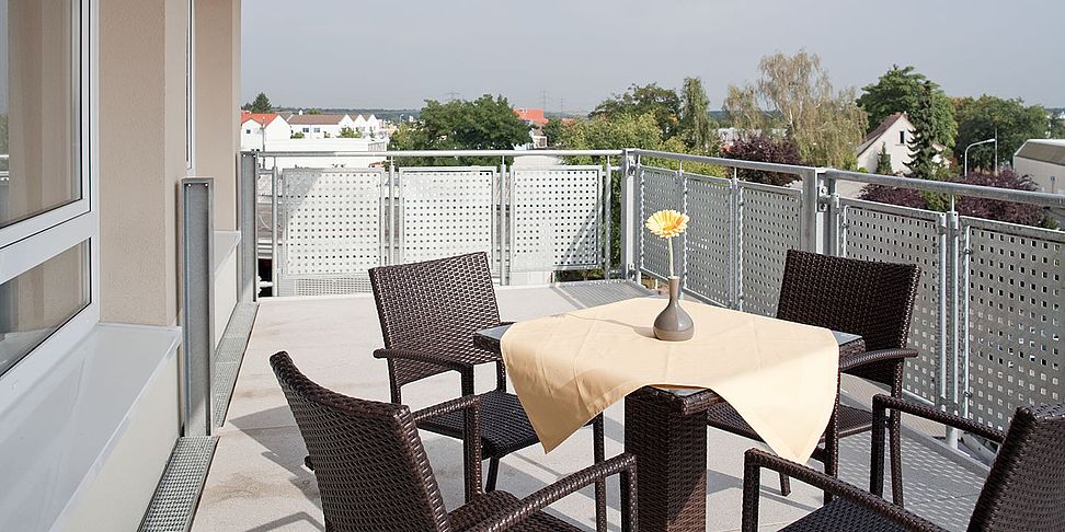 Im Pflegeheim Griesheim kann man auf der Terrasse die Seele baumeln lassen