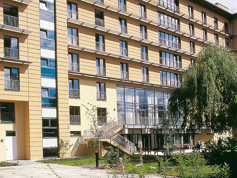 Das Pflegeheim Berlin Lichtenberg in der Frontalansicht.