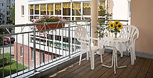 Kaffee und Kuchen auf der Terrasse im betreuten Wohnen in Schwedt