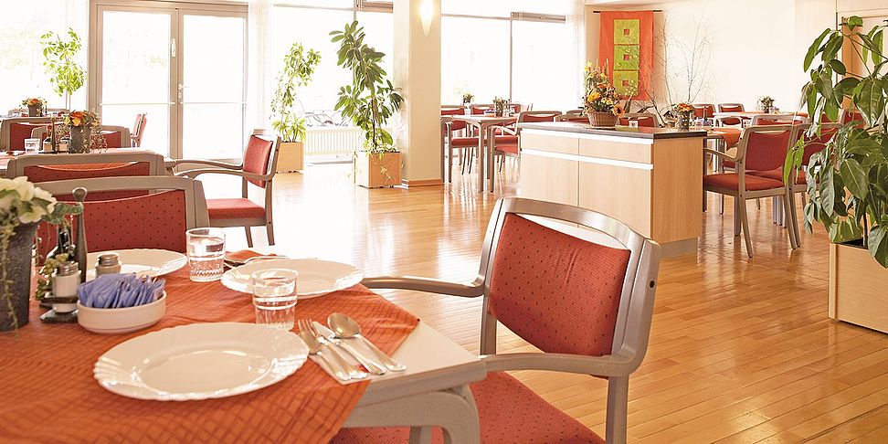 Das einladende und stilvolle Restaurant im Pflegeheim Wolfen