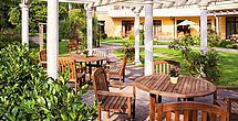 Die sonnige Terrasse im Seniorenheim Muenchen