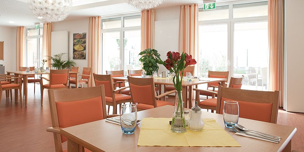 Das einladende und stilvolle Restaurant im Pflegeheim Dreieich
