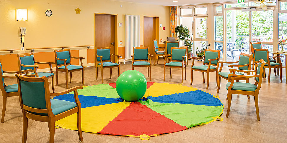 Platz für Aktivitäten gibt es im Therapieraum des Pflegeheims in Au