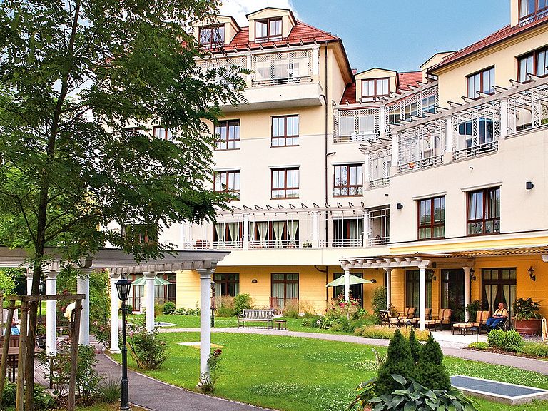 Herrschaftliches Ambiente in Muenchen - im Seniorenheim der Extraklasse