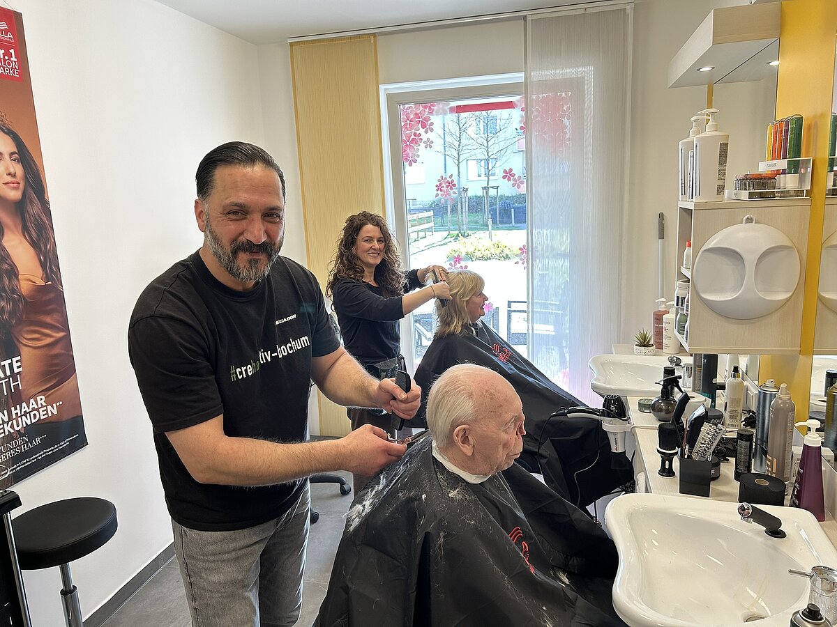 Friseur in Aktion