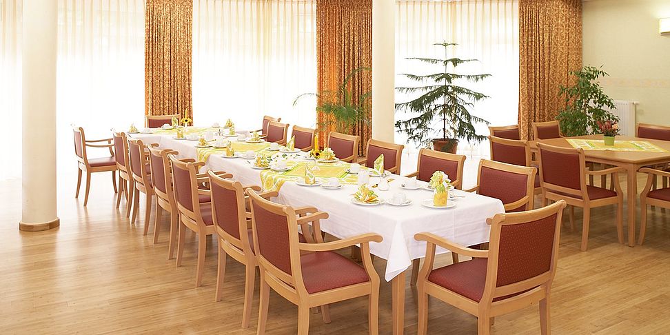 Das einladende und stilvolle Restaurant im Pflegeheim Reichenbach
