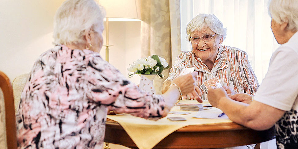 Im modernen Pflegeheim mit Tagespflege in Sundern bieten wir ein vielfältiges Beschäftigungsprogramm.