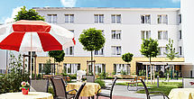 Im Pflegeheim Merseburg kann man auf der Terrasse die Seele baumeln lassen