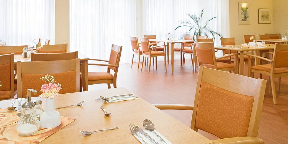 Das einladende und stilvolle Restaurant im Pflegeheim Markkleeberg