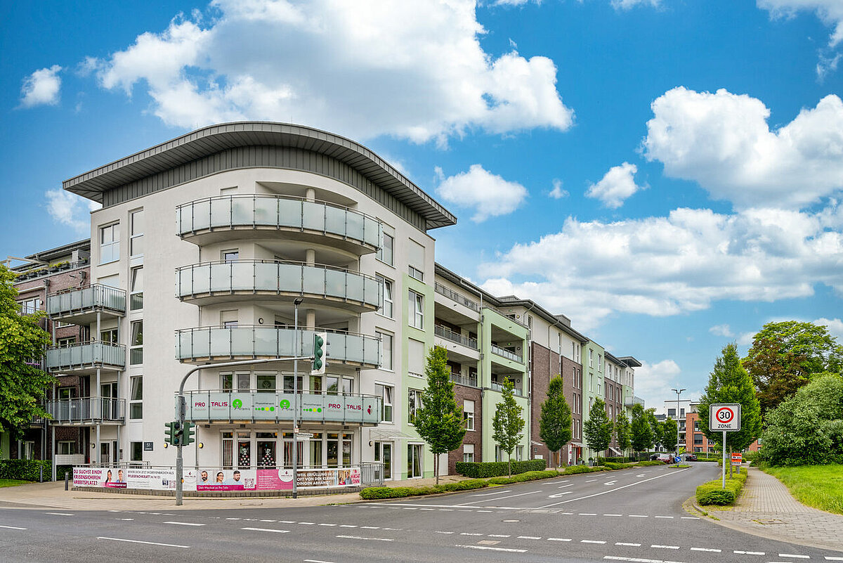 Außenansicht des Seniorenzentrums Lindencarre in Grevenbroich