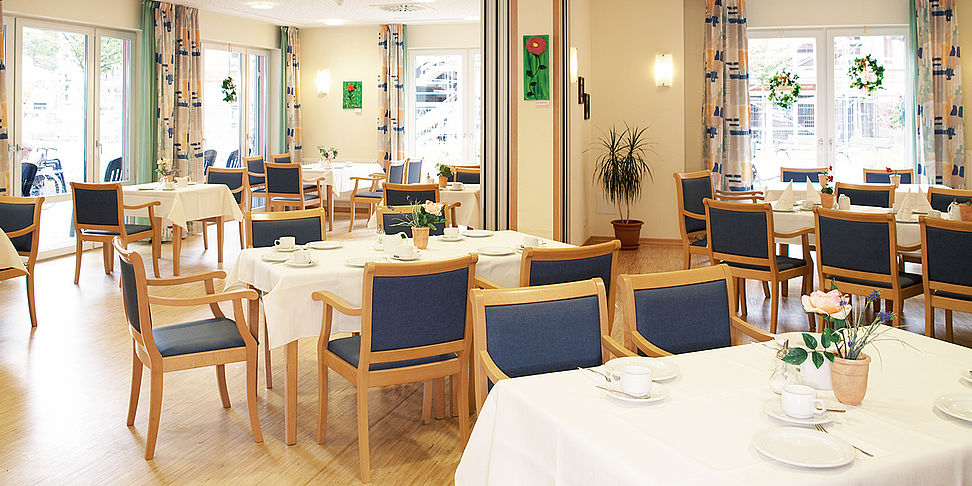 Das einladende und stilvolle Restaurant im Pflegeheim Bremen