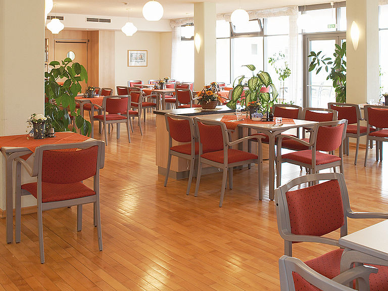 Das einladende und stilvolle Restaurant im Pflegeheim Wolfen