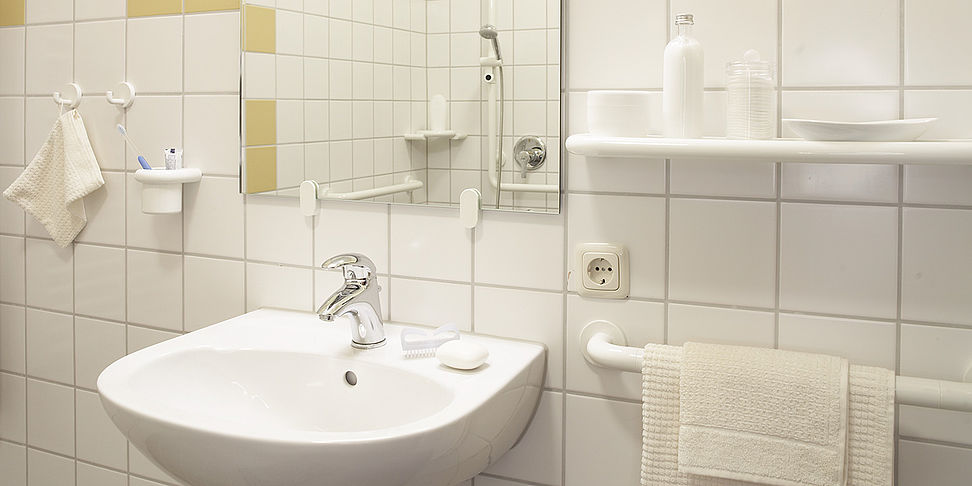 Die Zimmer im Pflegeheim Reichenbach verfügen über
