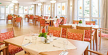 Das einladende und stilvolle Restaurant im Pflegeheim Moembris