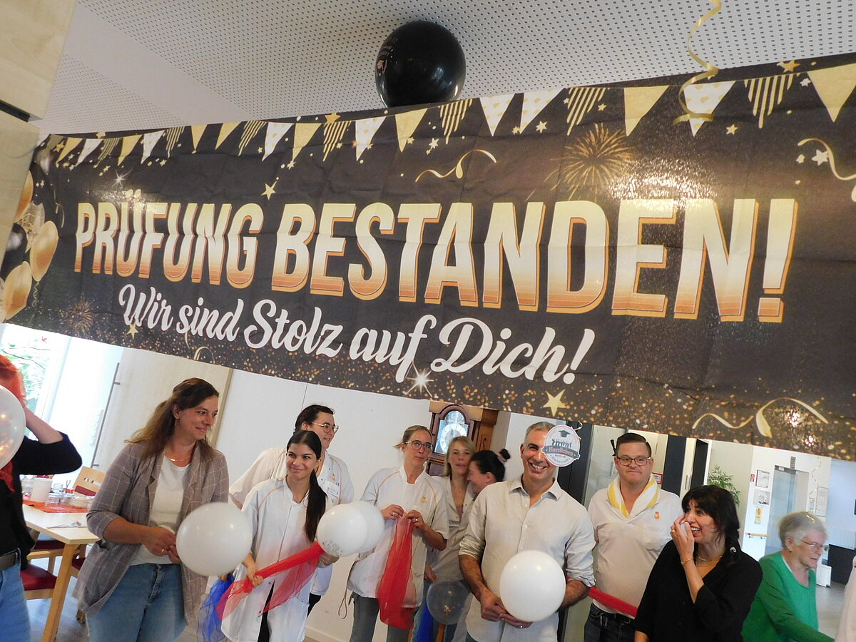 🎉👩‍🍳 Prüfung bestanden – unsere Küchenchefin kann’s einfach! 👩‍🍳🎉