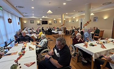 Der Speisesaal war gut gefüllt beim Herbstfest im Kursana Domizil. 