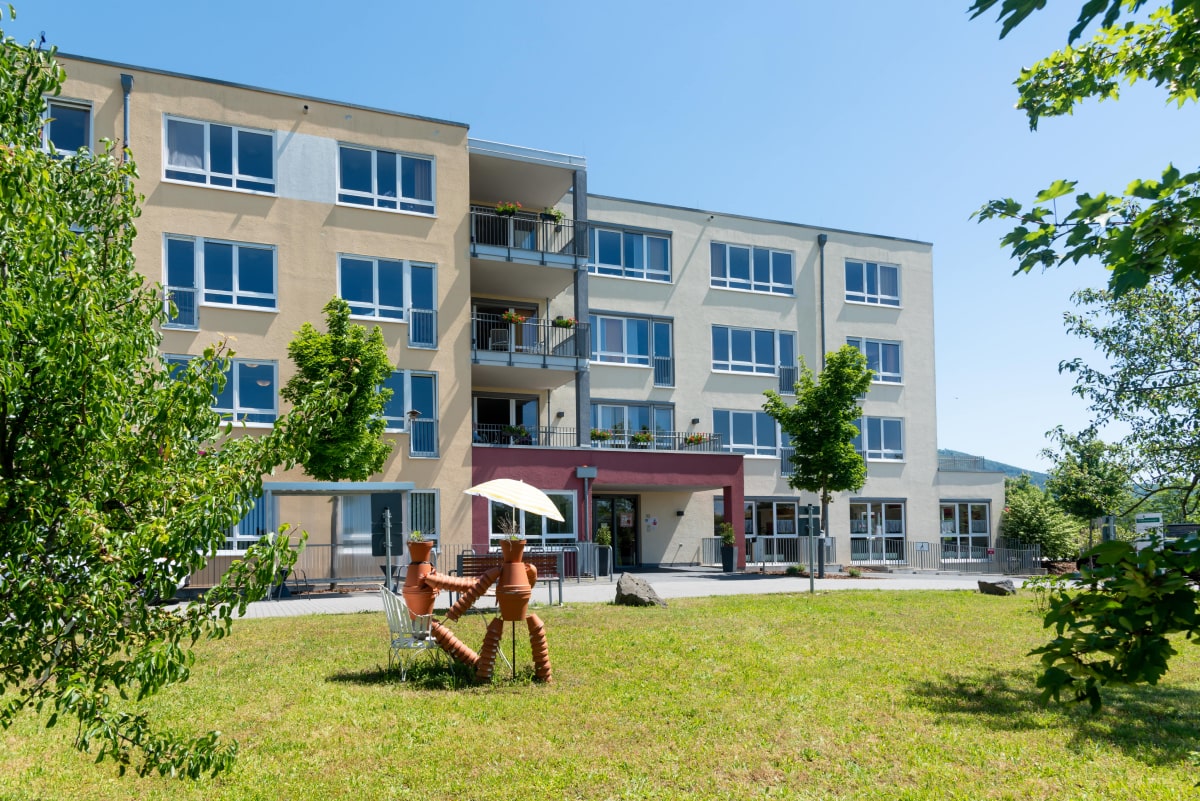 Außenanlage des Pflegeheims in Bickenbach