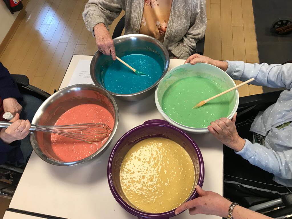 Bewohner beim Backen
