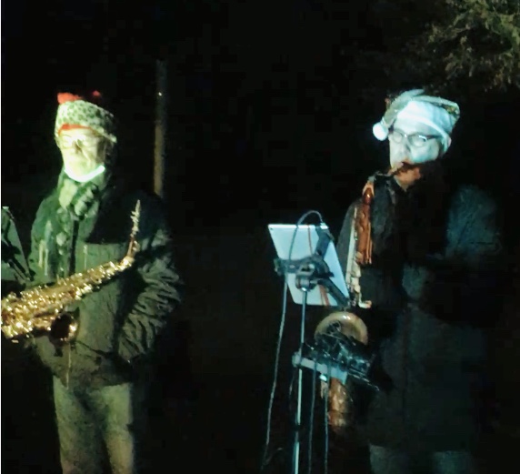 Adventskonzert mit Saxophon vor dem Seniorenheim "Am Volksgarten" in Dortmund