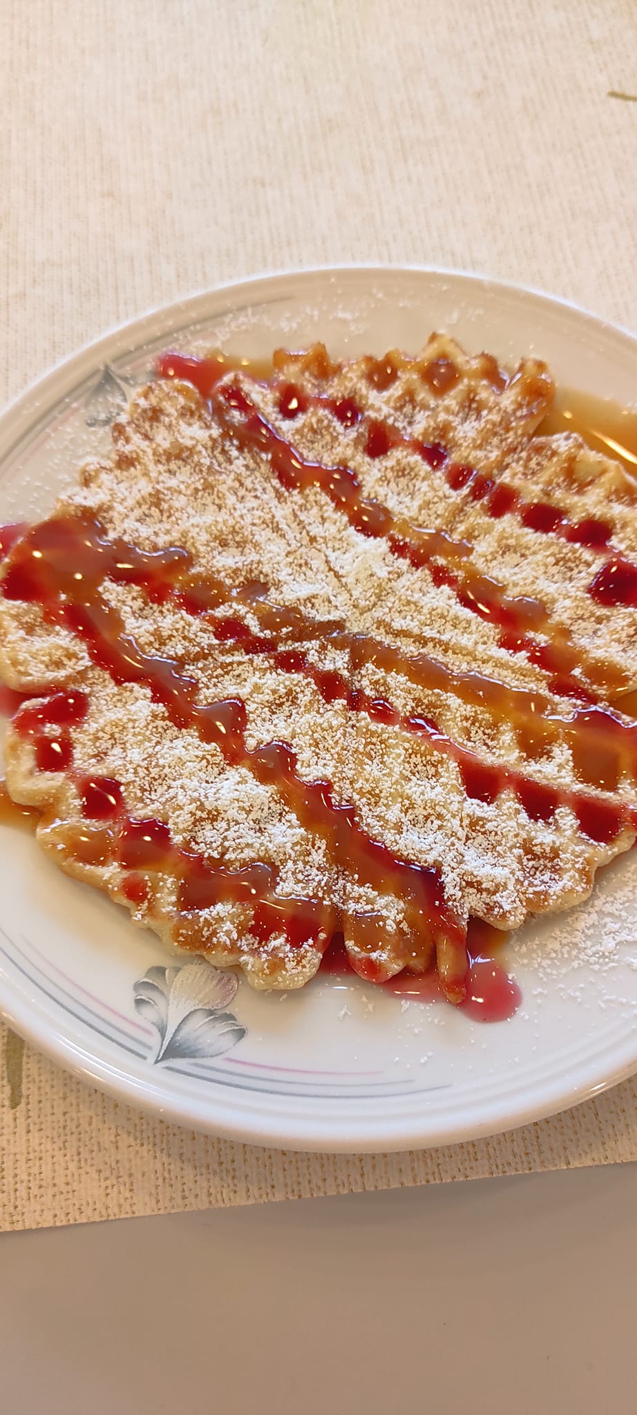 Waffeln mit Karamellsauce